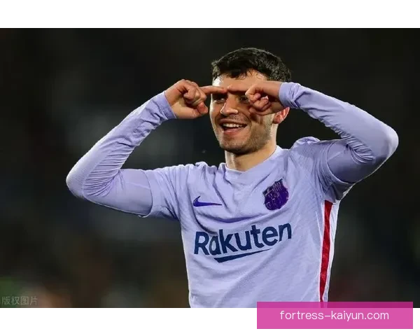 福登的传球路线选择逐渐提升，表现稳健引人关注