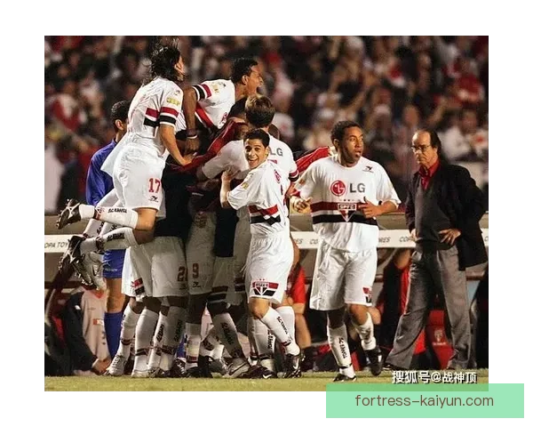 拉菲尼亚状态回暖，精彩表现引发球迷关注